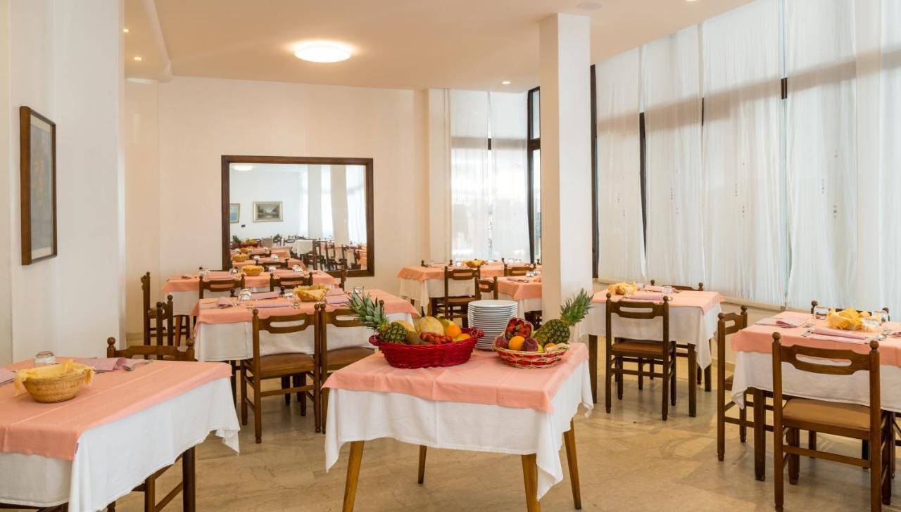 Residence Alla Rotonda Lido di Jesolo Buitenkant foto