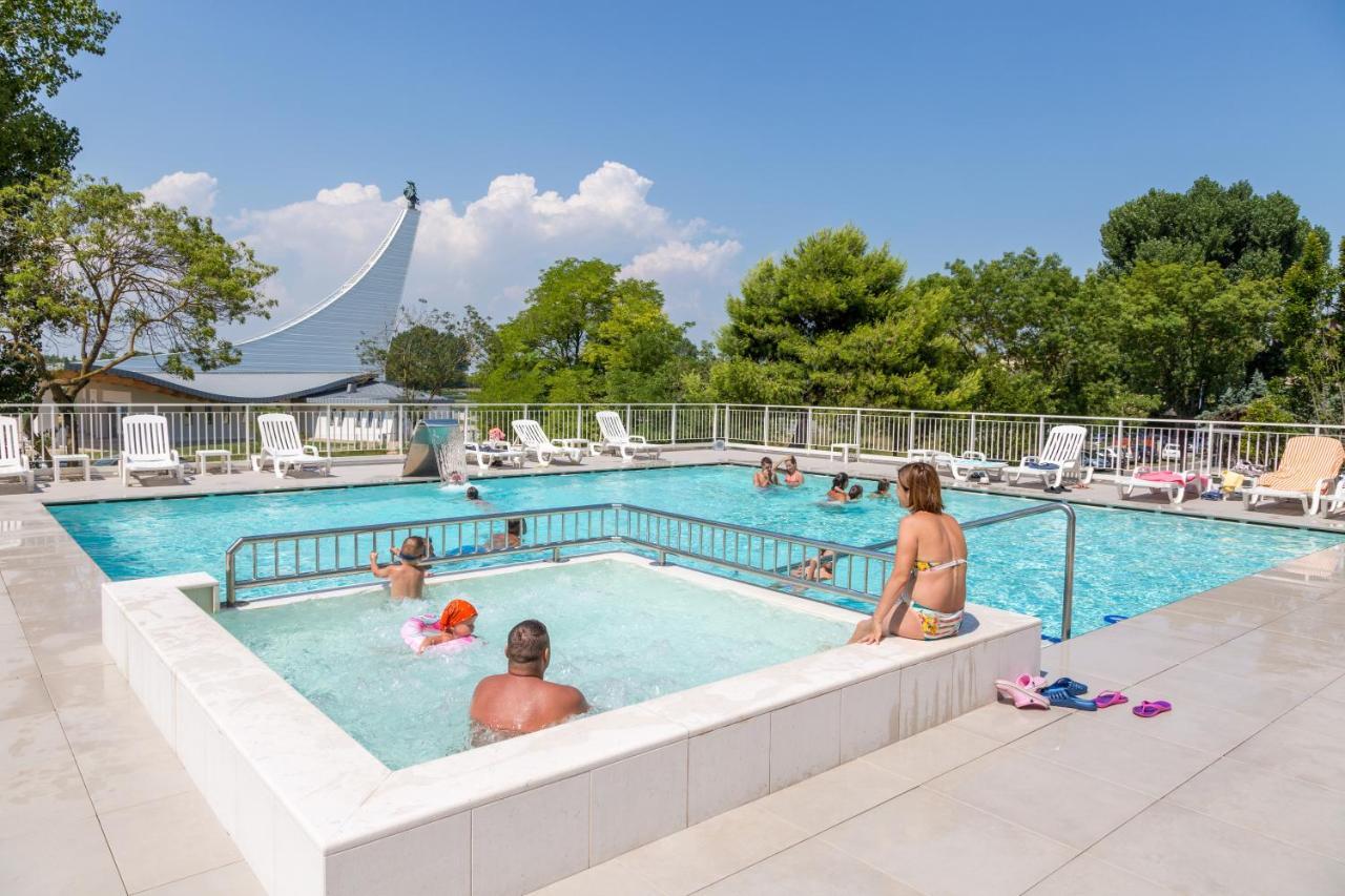 Residence Alla Rotonda Lido di Jesolo Buitenkant foto