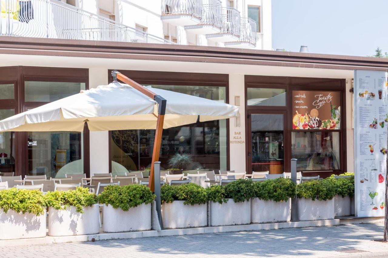Residence Alla Rotonda Lido di Jesolo Buitenkant foto
