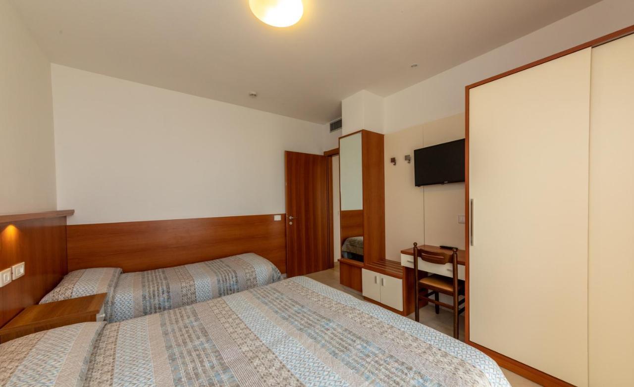 Residence Alla Rotonda Lido di Jesolo Kamer foto