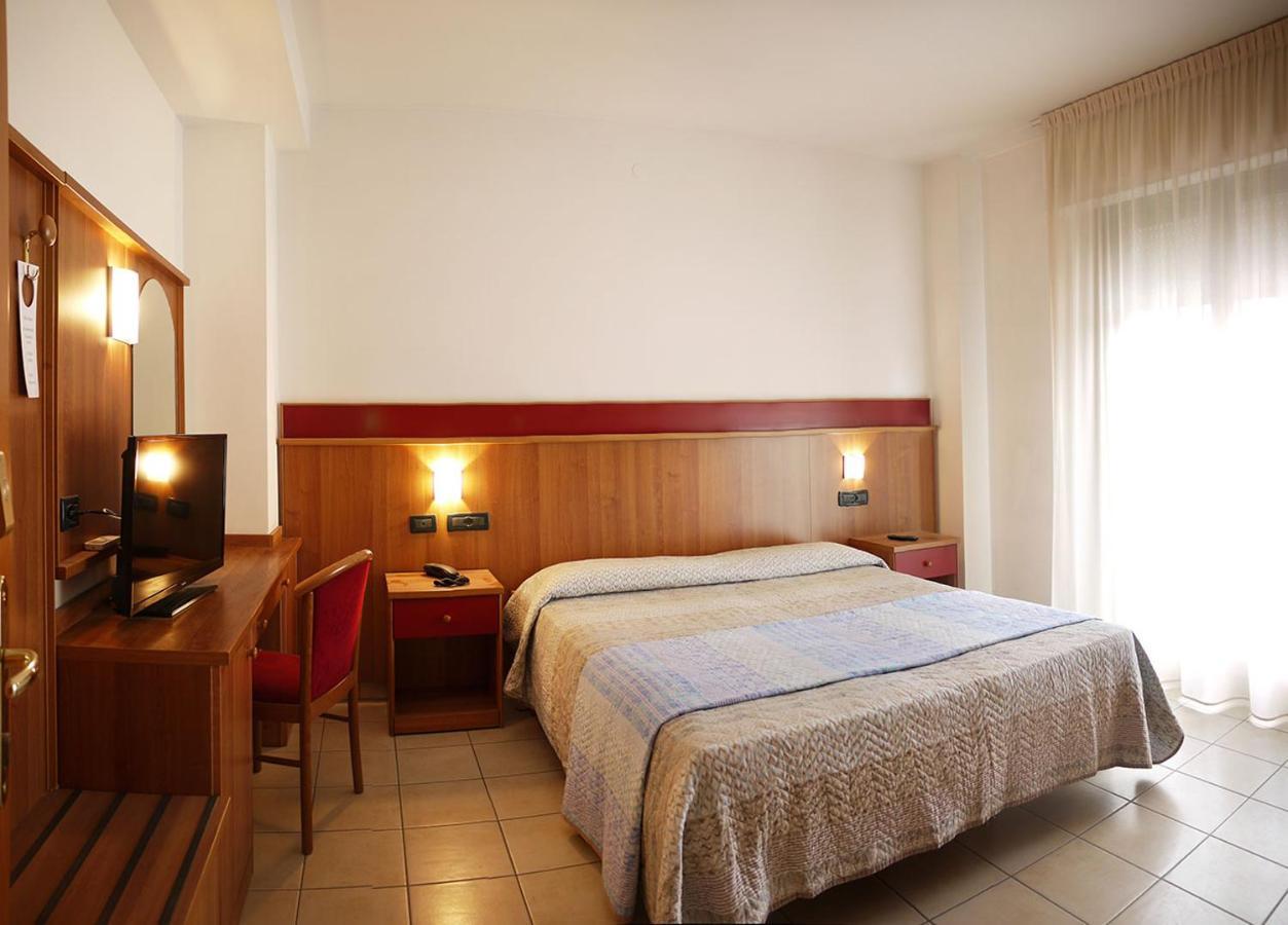 Residence Alla Rotonda Lido di Jesolo Buitenkant foto