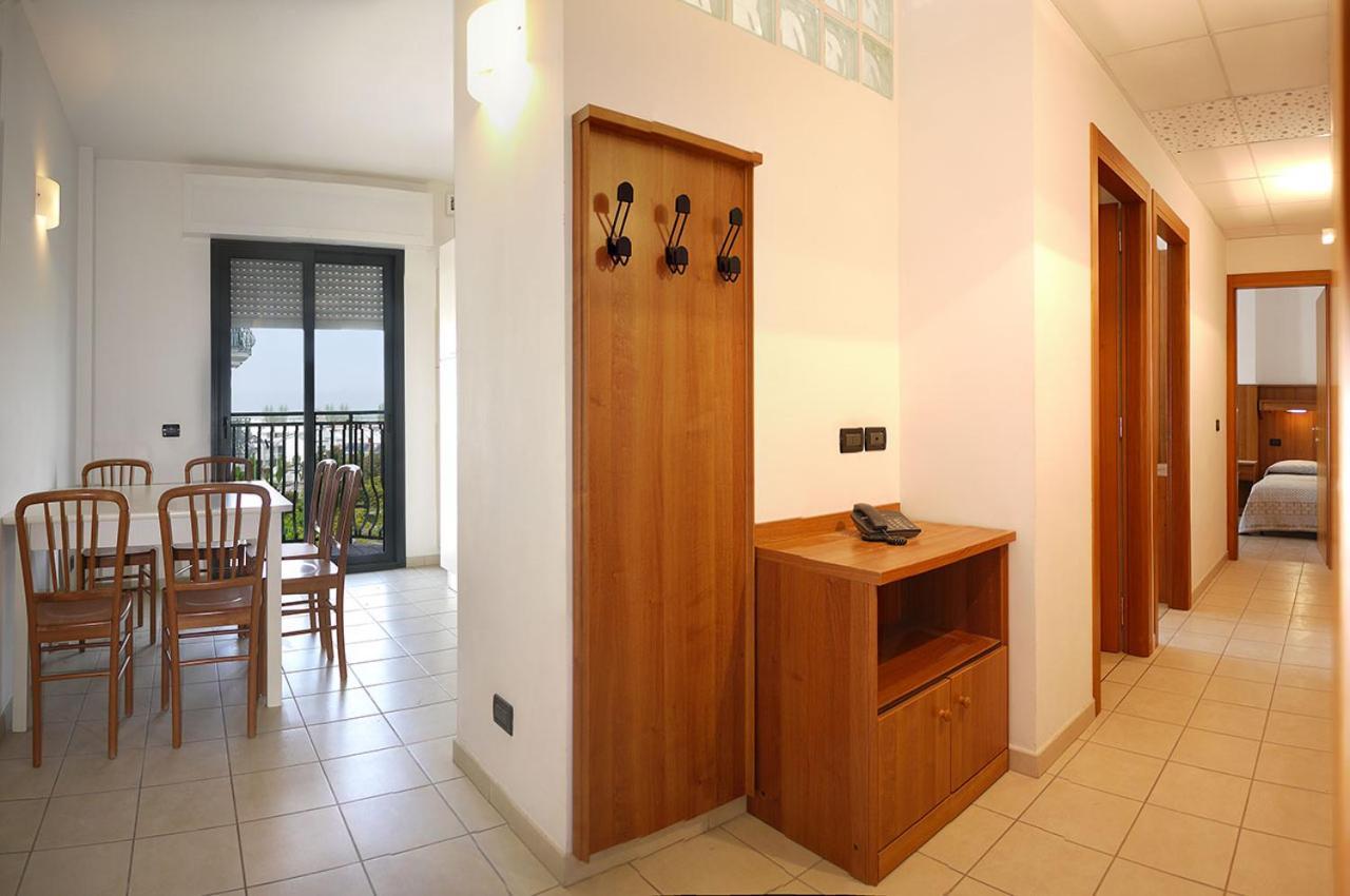 Residence Alla Rotonda Lido di Jesolo Buitenkant foto