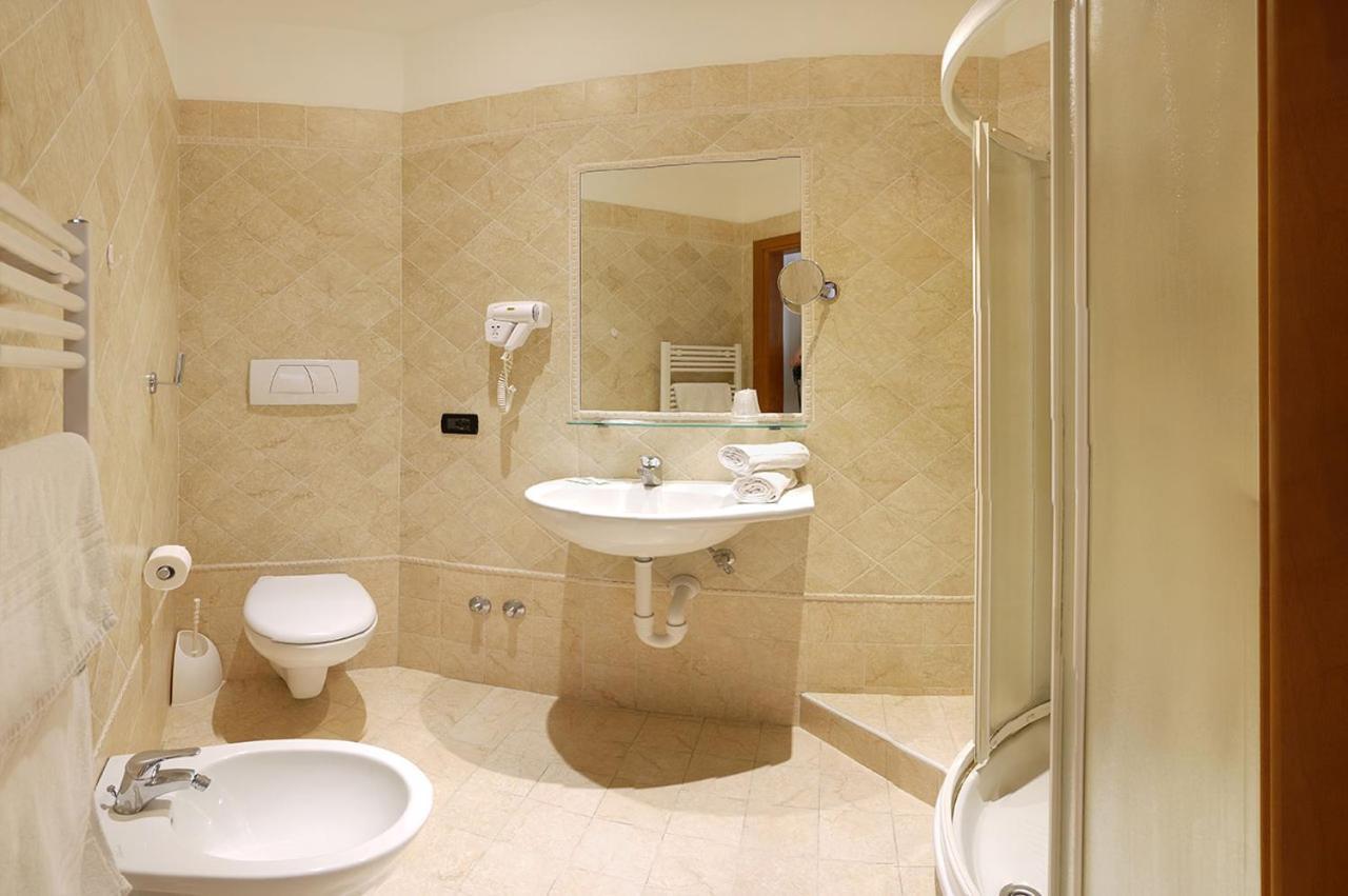 Residence Alla Rotonda Lido di Jesolo Kamer foto