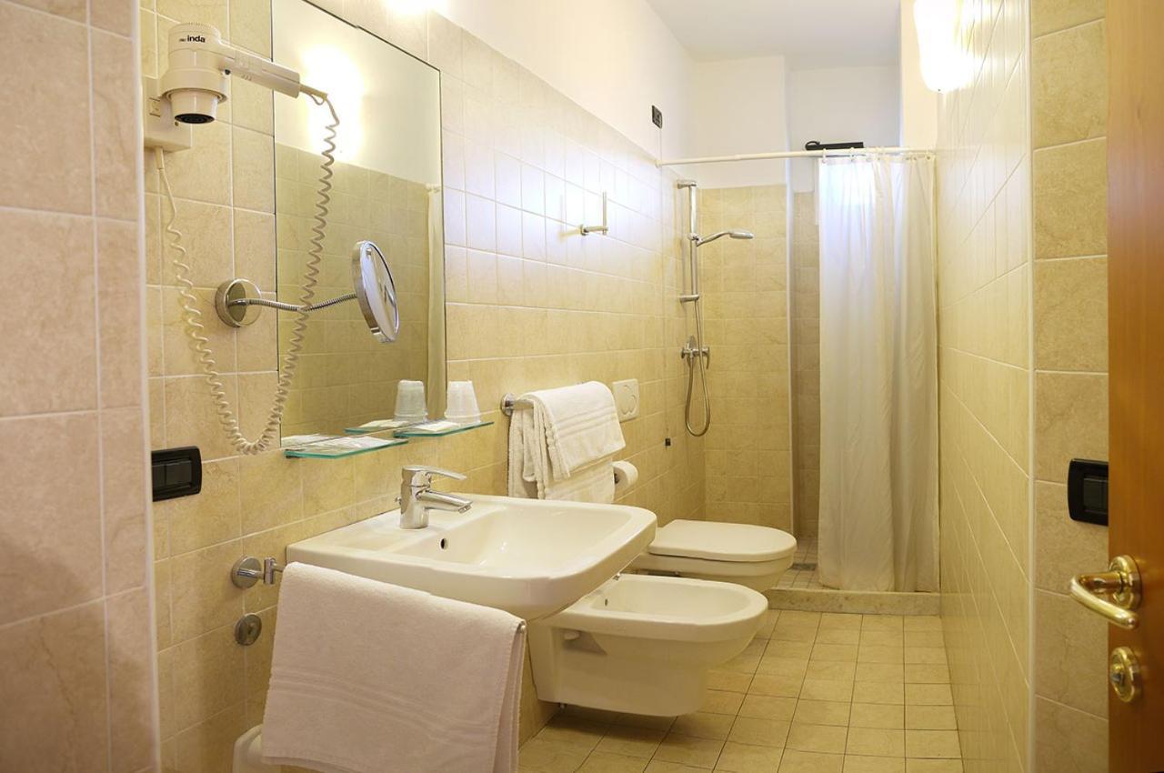 Residence Alla Rotonda Lido di Jesolo Kamer foto