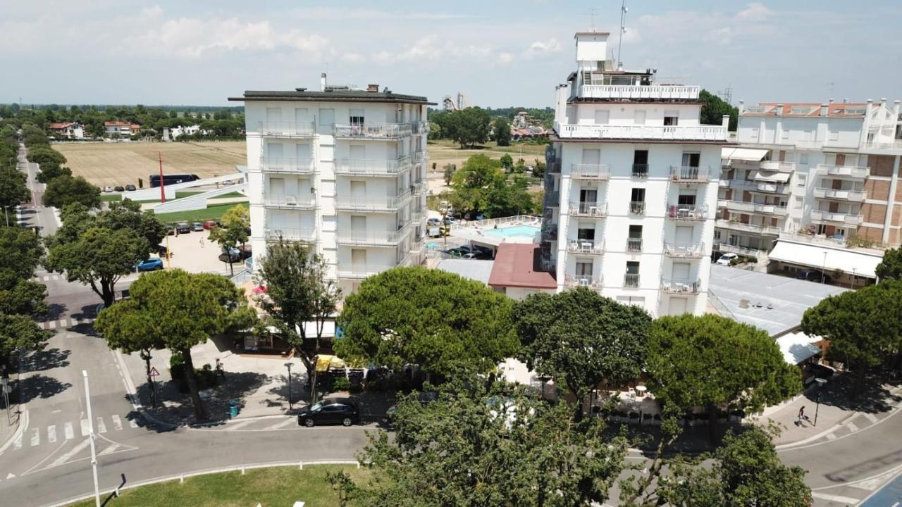 Residence Alla Rotonda Lido di Jesolo Buitenkant foto